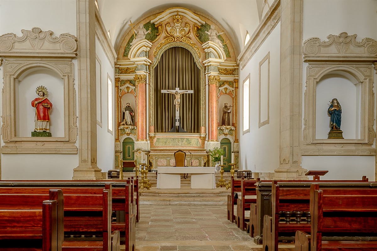 https://mdw-travel-data-us-east-1.s3.amazonaws.com/img/country/Portugal/Convento-Sao-Francisco/img_03.jpg