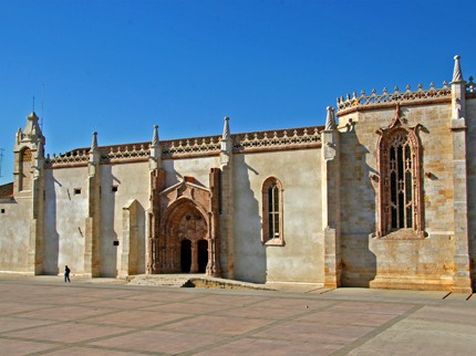 https://mdw-travel-data-us-east-1.s3.amazonaws.com/img/country/Portugal/Convento-de-Jesus/img_03.jpg