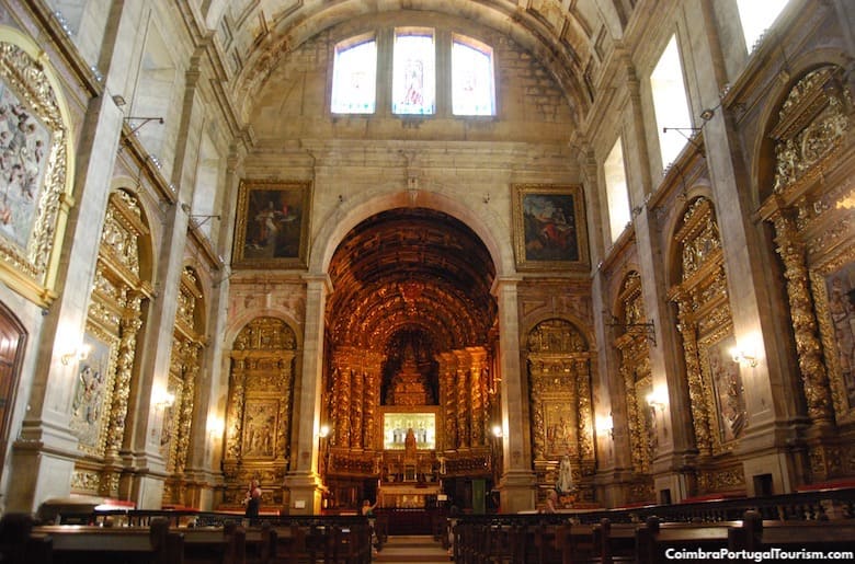 https://mdw-travel-data-us-east-1.s3.amazonaws.com/img/country/Portugal/Convento-de-Santa-Clara-a-Nova/img_02.jpg