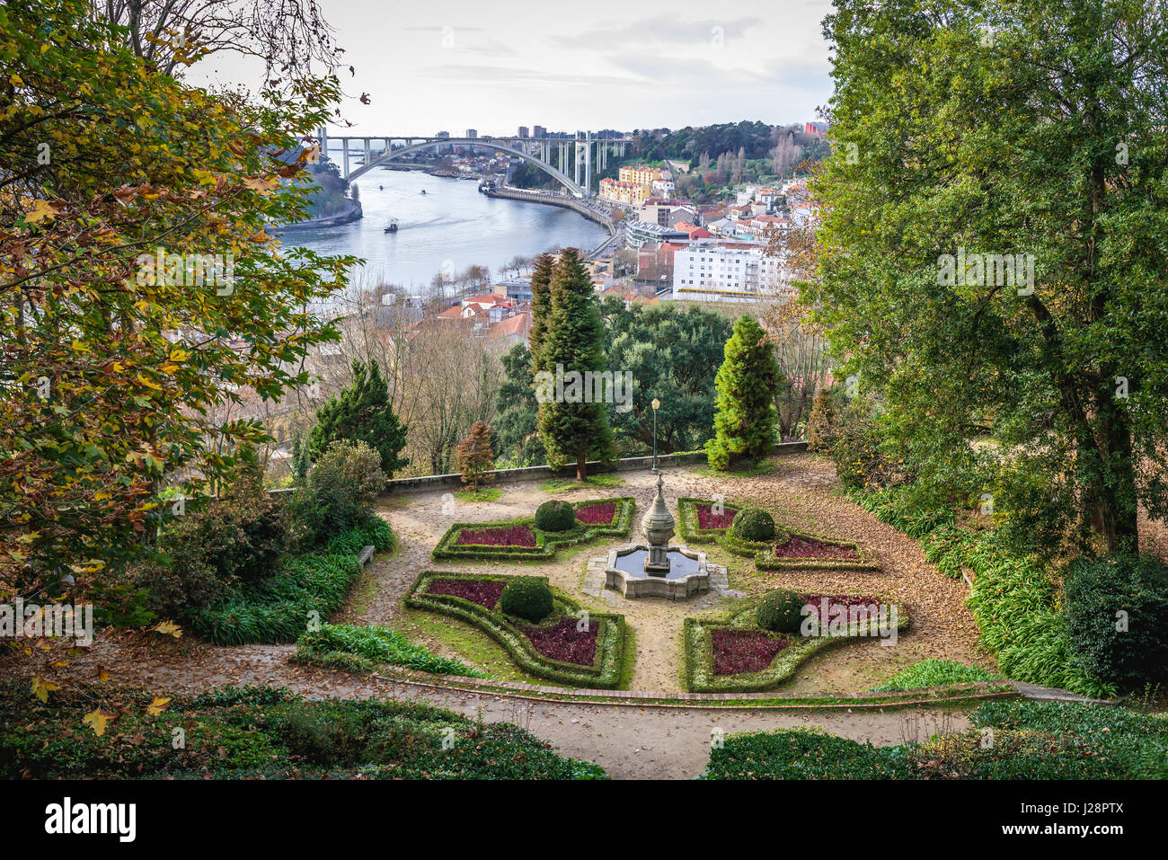 https://mdw-travel-data-us-east-1.s3.amazonaws.com/img/country/Portugal/Crystal-Palace-Gardens/img_02.jpg