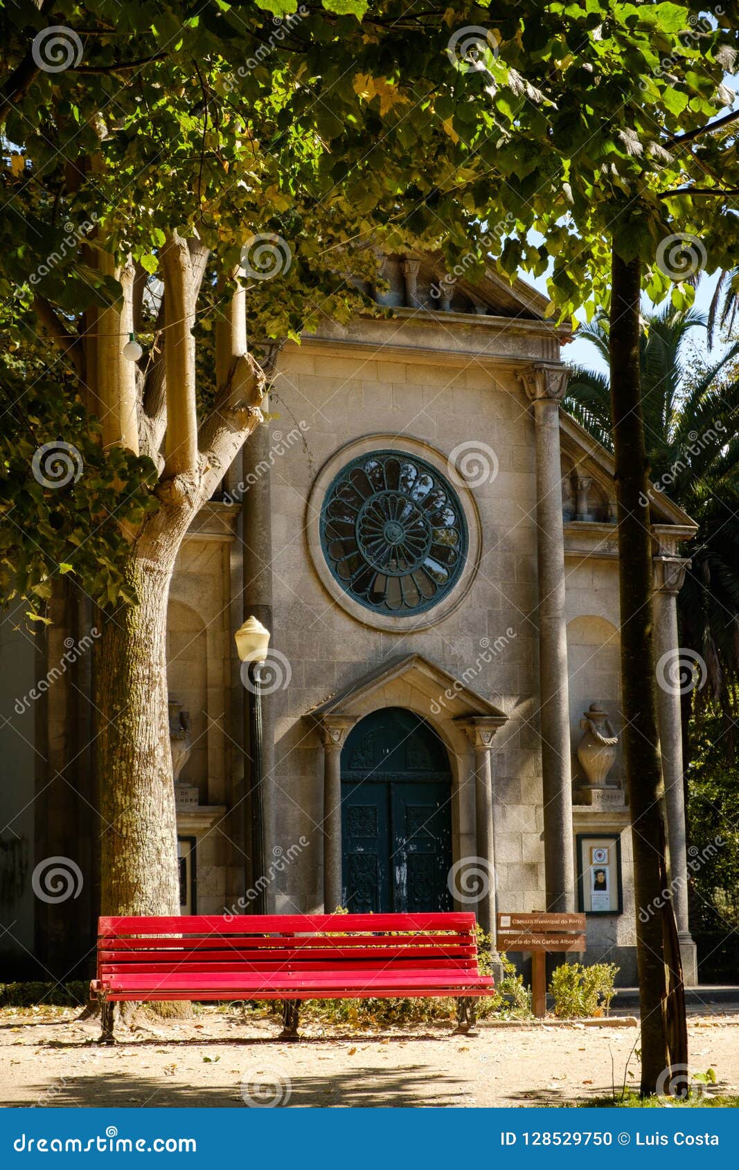https://mdw-travel-data-us-east-1.s3.amazonaws.com/img/country/Portugal/Crystal-Palace-Gardens/img_03.jpg