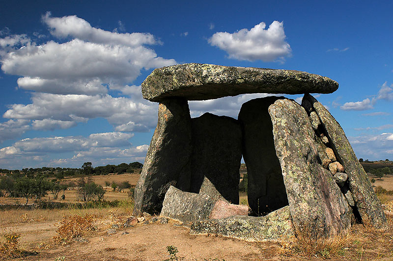 https://mdw-travel-data-us-east-1.s3.amazonaws.com/img/country/Portugal/Dolmens-of-Lugar-do-Monte/img_00.jpg
