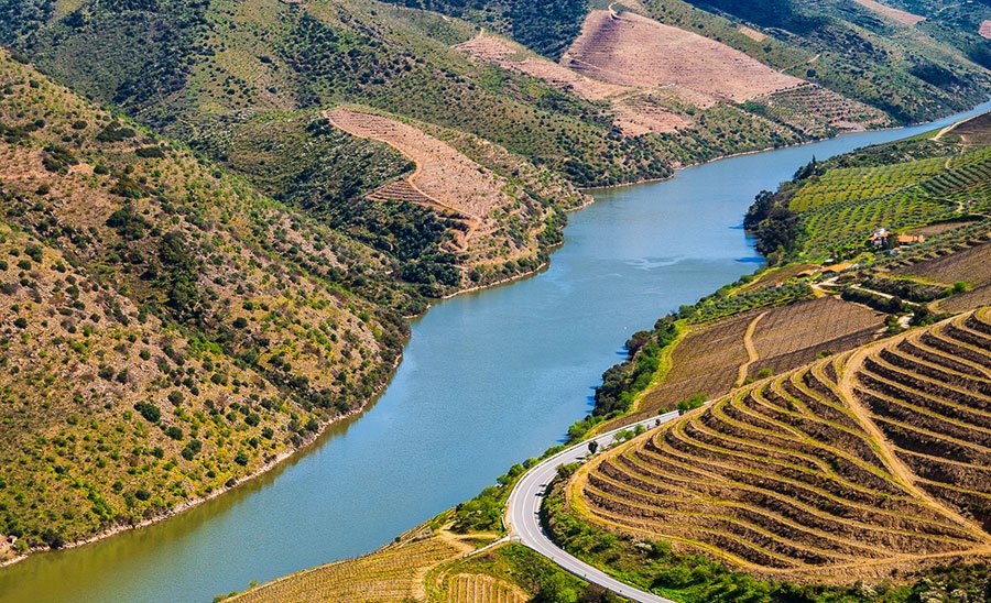 https://mdw-travel-data-us-east-1.s3.amazonaws.com/img/country/Portugal/Douro-River/img_00.jpg