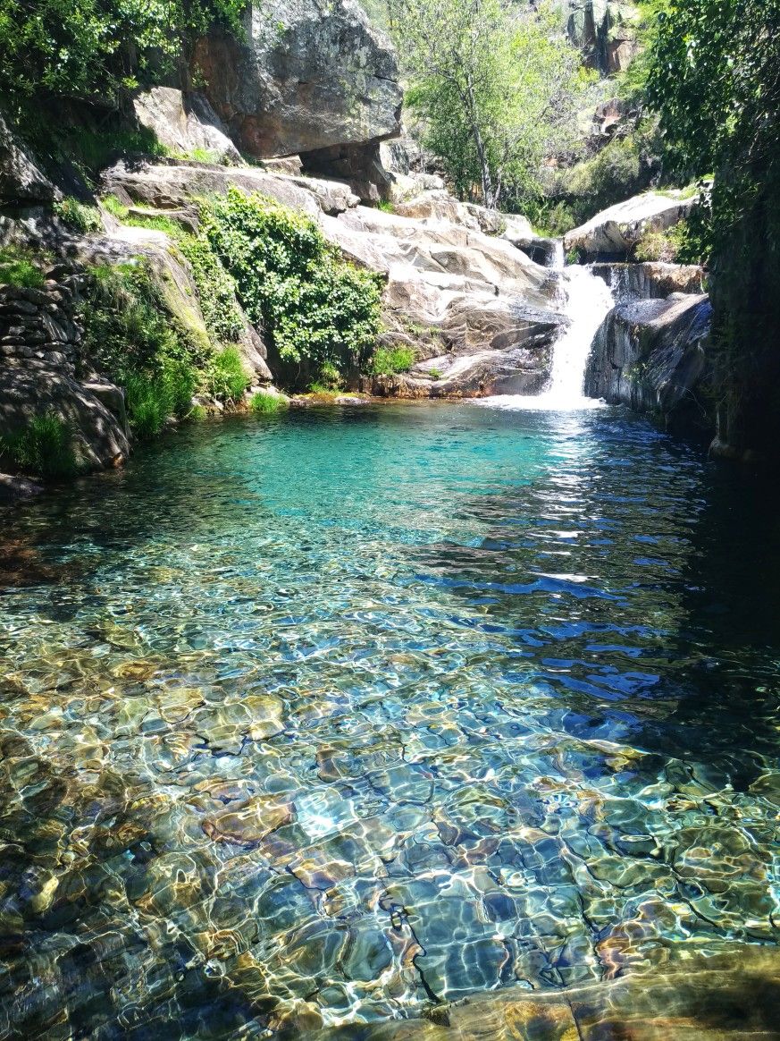 https://mdw-travel-data-us-east-1.s3.amazonaws.com/img/country/Portugal/Drave/img_02.jpg