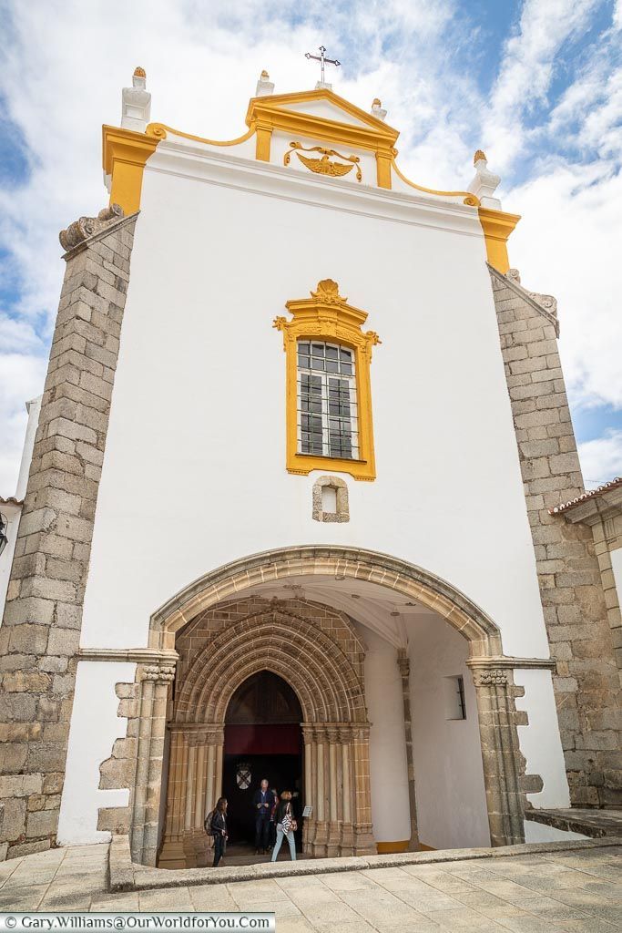 https://mdw-travel-data-us-east-1.s3.amazonaws.com/img/country/Portugal/Evora-Museum/img_00.jpg