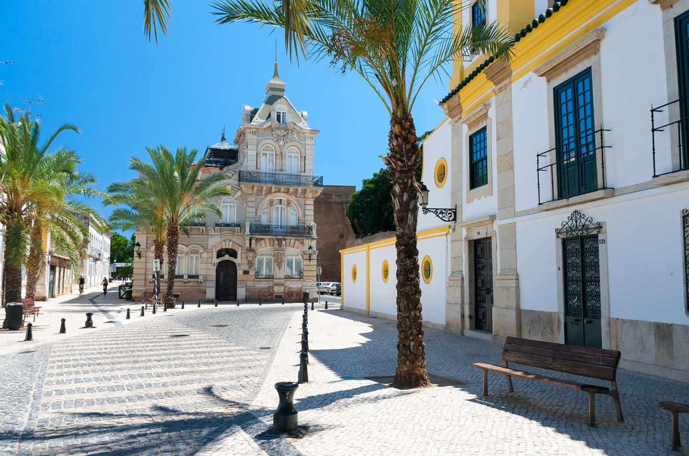 https://mdw-travel-data-us-east-1.s3.amazonaws.com/img/country/Portugal/Faro-Old-Town/img_01.jpg