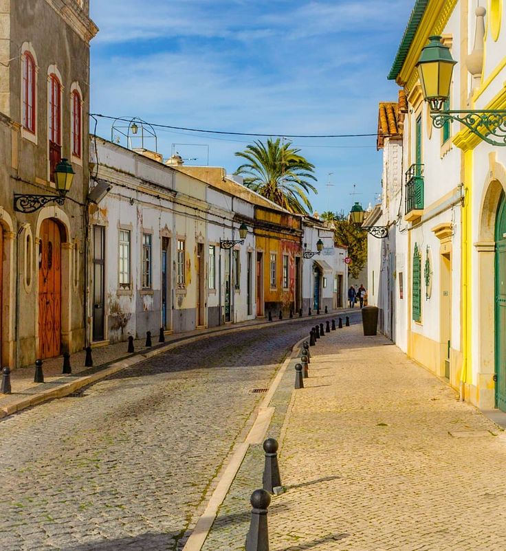 https://mdw-travel-data-us-east-1.s3.amazonaws.com/img/country/Portugal/Faro-Old-Town/img_02.jpg