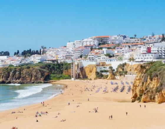 https://mdw-travel-data-us-east-1.s3.amazonaws.com/img/country/Portugal/Fishermans-Beach/img_01.jpg