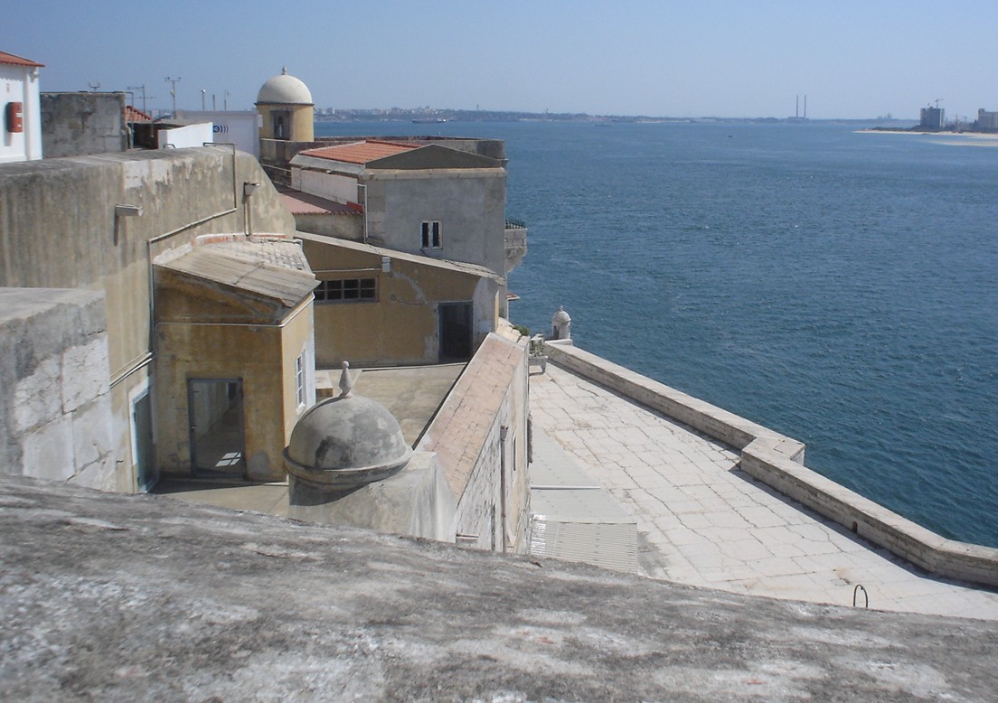 https://mdw-travel-data-us-east-1.s3.amazonaws.com/img/country/Portugal/Fort-of-Santiago-do-Outao/img_00.jpg