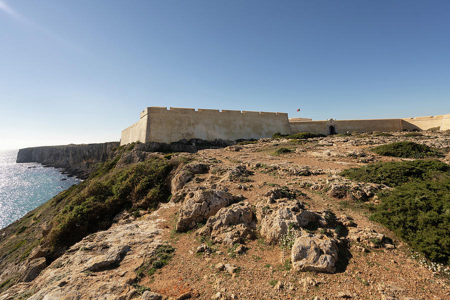 https://mdw-travel-data-us-east-1.s3.amazonaws.com/img/country/Portugal/Fortaleza-de-Sagres/img_02.jpg