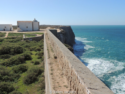 https://mdw-travel-data-us-east-1.s3.amazonaws.com/img/country/Portugal/Fortaleza-de-Sagres/img_03.jpg