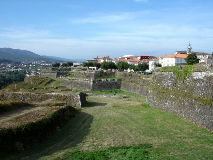 https://mdw-travel-data-us-east-1.s3.amazonaws.com/img/country/Portugal/Fortaleza-de-Valenca/img_03.jpg