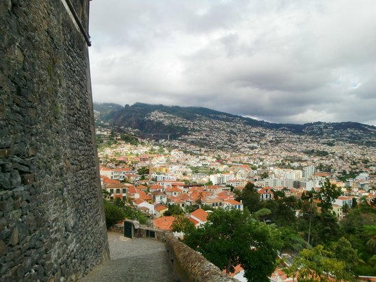 https://mdw-travel-data-us-east-1.s3.amazonaws.com/img/country/Portugal/Fortaleza-do-Pico/img_02.jpg