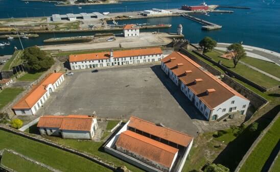 https://mdw-travel-data-us-east-1.s3.amazonaws.com/img/country/Portugal/Forte-de-Santiago-da-Barra/img_01.jpg