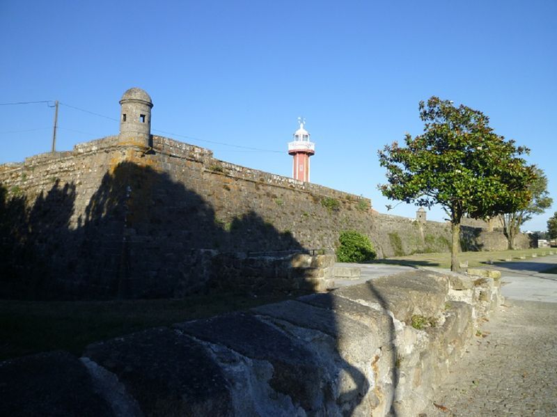 https://mdw-travel-data-us-east-1.s3.amazonaws.com/img/country/Portugal/Forte-de-Santiago-da-Barra/img_03.jpg