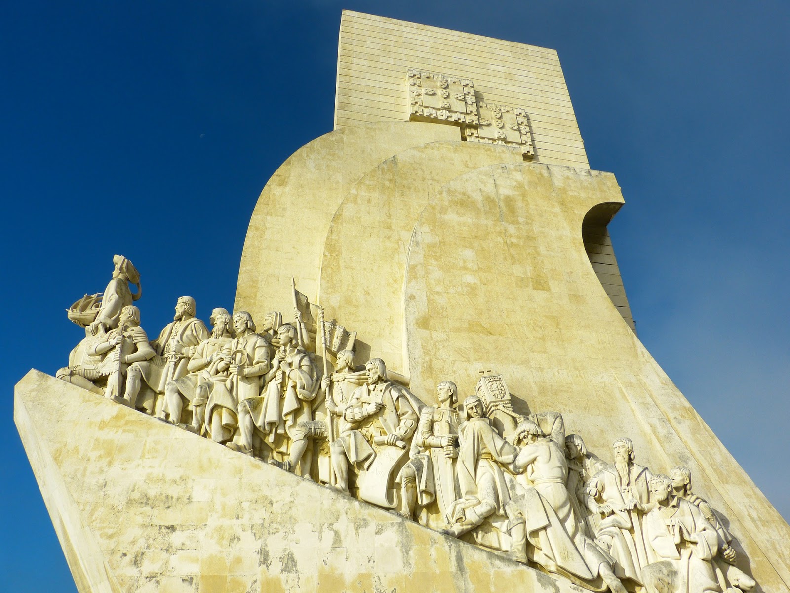 https://mdw-travel-data-us-east-1.s3.amazonaws.com/img/country/Portugal/Forum-Descobrimentos/img_01.jpg