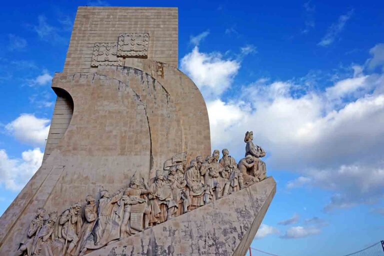 https://mdw-travel-data-us-east-1.s3.amazonaws.com/img/country/Portugal/Forum-Descobrimentos/img_03.jpg