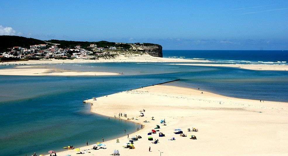 https://mdw-travel-data-us-east-1.s3.amazonaws.com/img/country/Portugal/Foz-do-Arelho-Beach/img_02.jpg