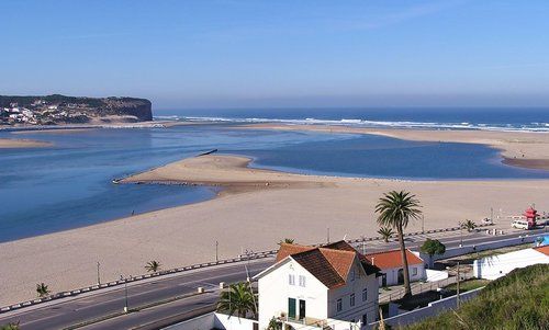 https://mdw-travel-data-us-east-1.s3.amazonaws.com/img/country/Portugal/Foz-do-Arelho-Beach/img_03.jpg