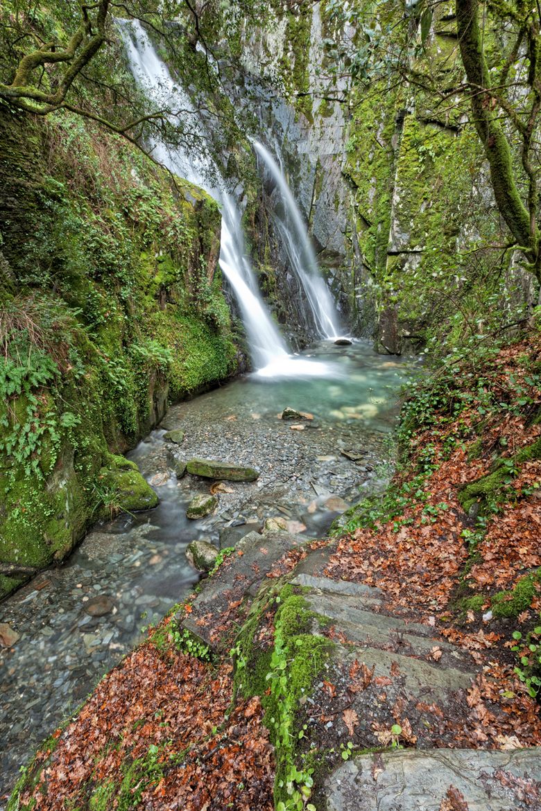 https://mdw-travel-data-us-east-1.s3.amazonaws.com/img/country/Portugal/Fraga-da-Pena-Waterfall/img_02.jpg