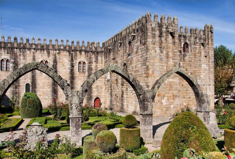 https://mdw-travel-data-us-east-1.s3.amazonaws.com/img/country/Portugal/Garden-of-Santa-Barbara/img_01.jpg