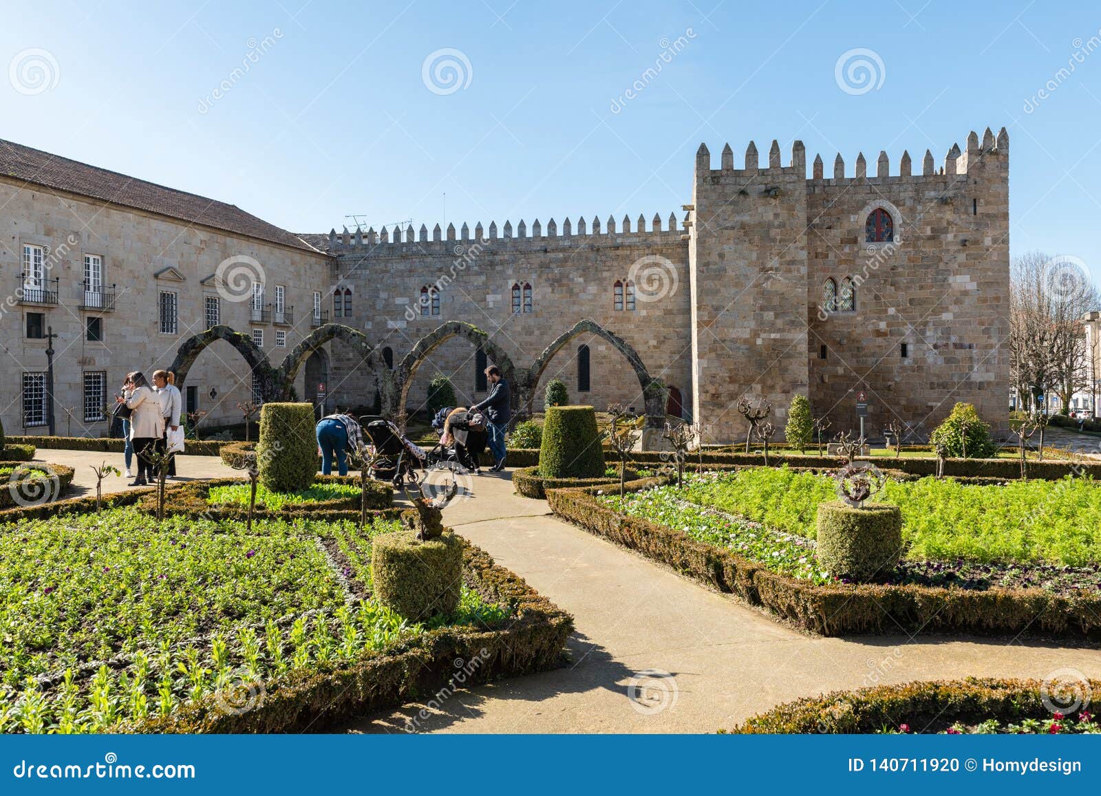 https://mdw-travel-data-us-east-1.s3.amazonaws.com/img/country/Portugal/Garden-of-Santa-Barbara/img_02.jpg
