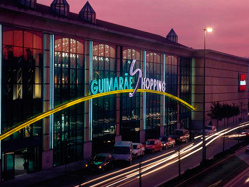 https://mdw-travel-data-us-east-1.s3.amazonaws.com/img/country/Portugal/Guimaraes-Shopping/img_01.jpg