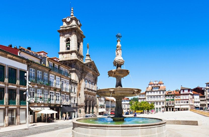 https://mdw-travel-data-us-east-1.s3.amazonaws.com/img/country/Portugal/Guimaraes-Shopping/img_02.jpg