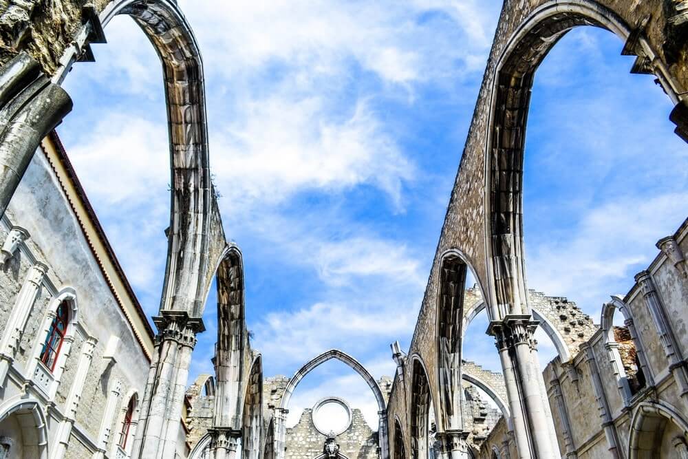 https://mdw-travel-data-us-east-1.s3.amazonaws.com/img/country/Portugal/Historical-Village-of-Caramulo/img_00.jpg