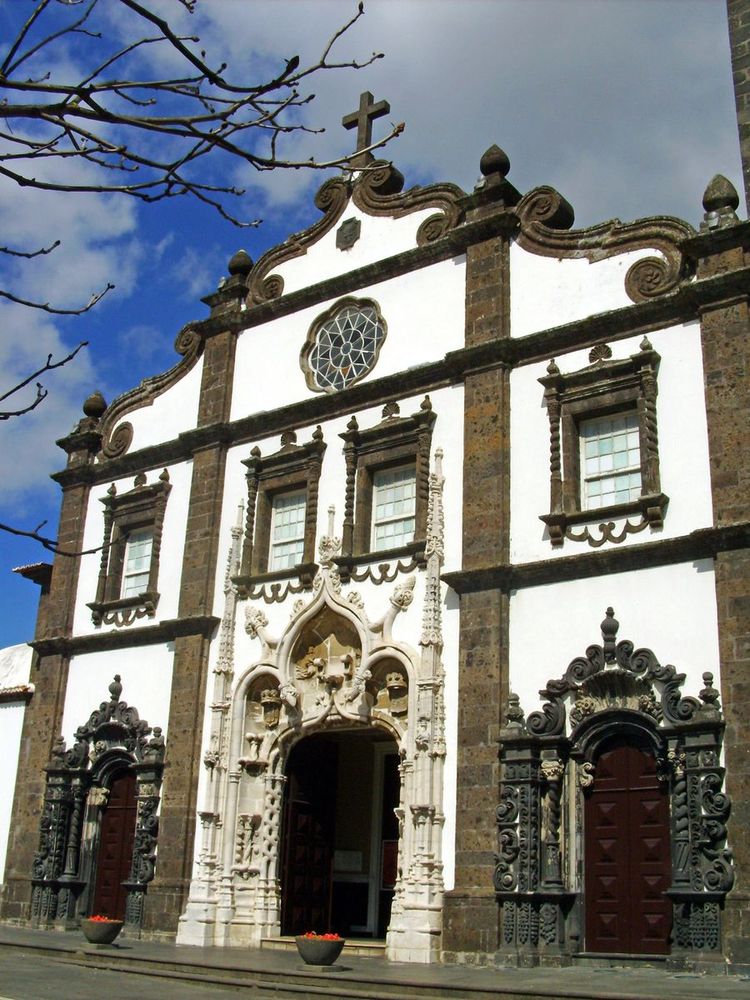 https://mdw-travel-data-us-east-1.s3.amazonaws.com/img/country/Portugal/Igreja-Matriz-de-Sao-Sebastiao/img_00.jpg