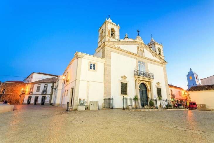 https://mdw-travel-data-us-east-1.s3.amazonaws.com/img/country/Portugal/Igreja-da-Matriz-de-Santo-Antonio/img_01.jpg