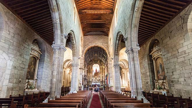 https://mdw-travel-data-us-east-1.s3.amazonaws.com/img/country/Portugal/Igreja-da-Nossa-Senhora-da-Oliveira/img_00.jpg
