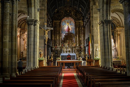 https://mdw-travel-data-us-east-1.s3.amazonaws.com/img/country/Portugal/Igreja-da-Nossa-Senhora-da-Oliveira/img_01.jpg