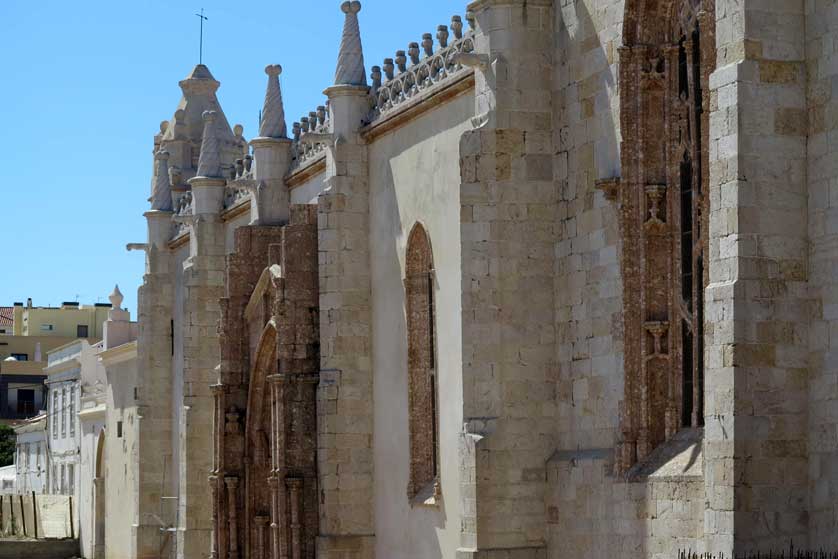 https://mdw-travel-data-us-east-1.s3.amazonaws.com/img/country/Portugal/Igreja-de-Jesus/img_00.jpg
