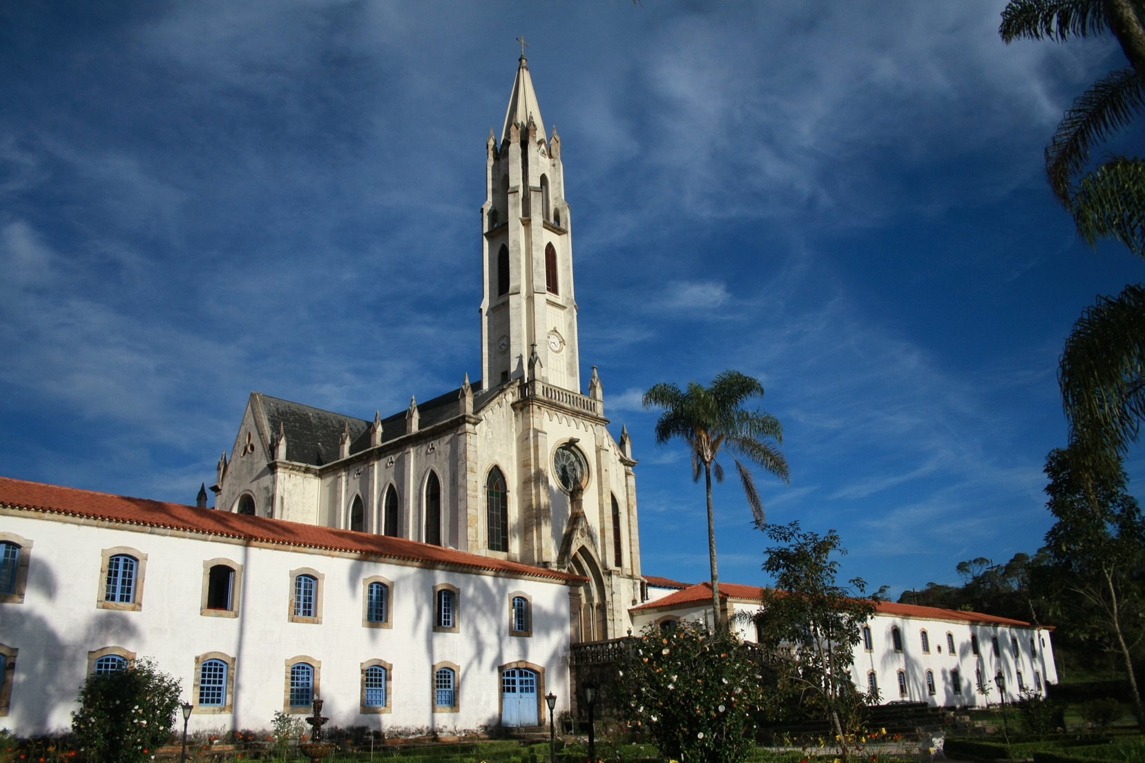 https://mdw-travel-data-us-east-1.s3.amazonaws.com/img/country/Portugal/Igreja-de-Santa-Barbara/img_01.jpg