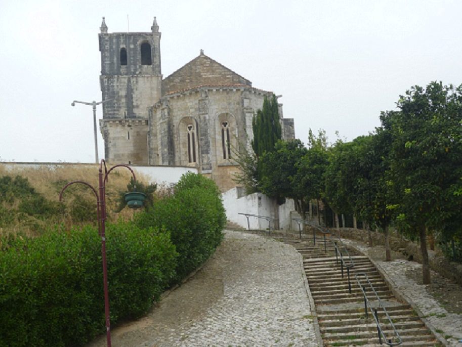 https://mdw-travel-data-us-east-1.s3.amazonaws.com/img/country/Portugal/Igreja-de-Santa-Maria-do-Castelo/img_01.jpg