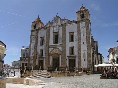 https://mdw-travel-data-us-east-1.s3.amazonaws.com/img/country/Portugal/Igreja-de-Santo-Antao/img_03.jpg