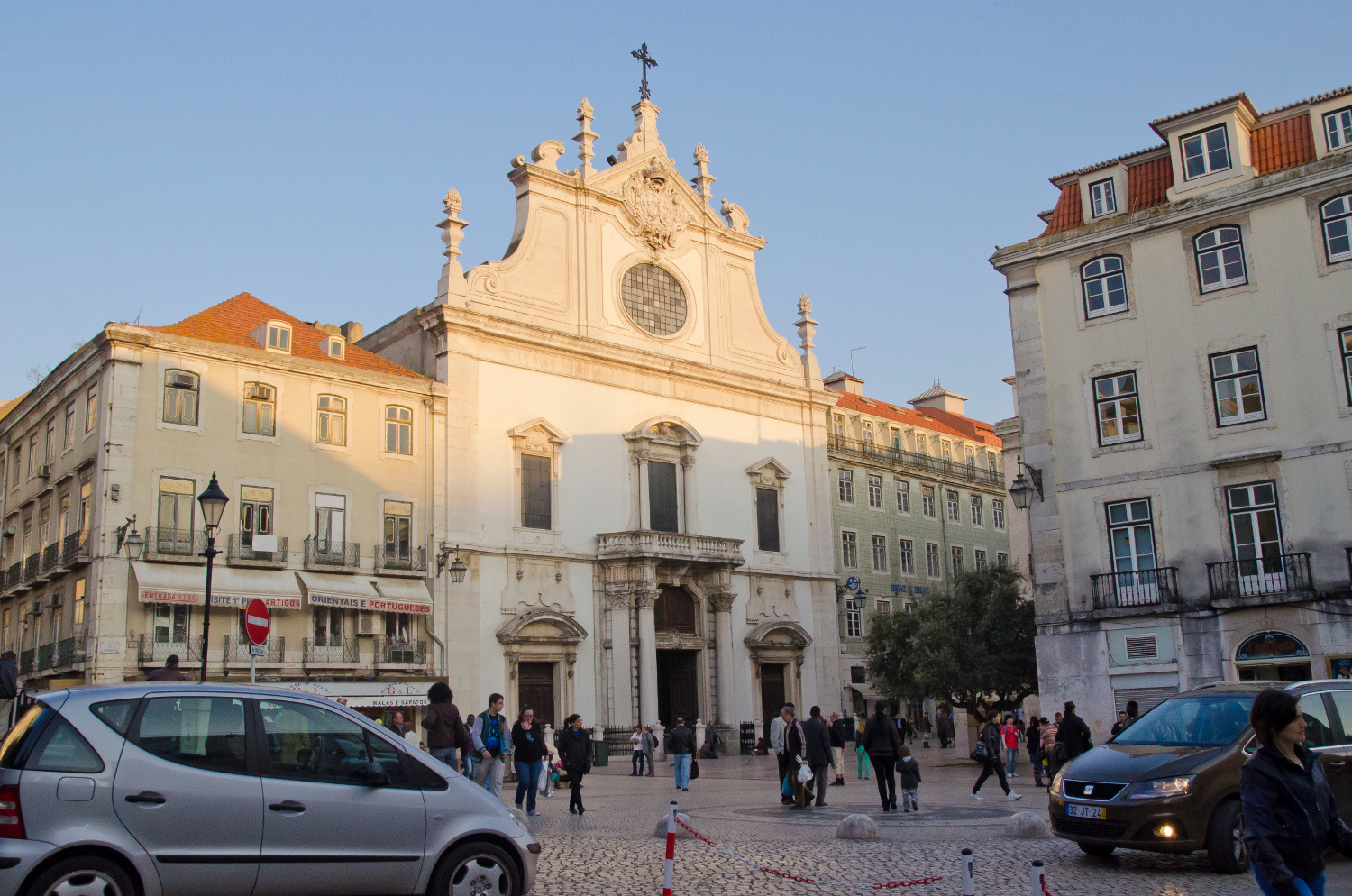https://mdw-travel-data-us-east-1.s3.amazonaws.com/img/country/Portugal/Igreja-de-Sao-Domingos/img_01.jpg
