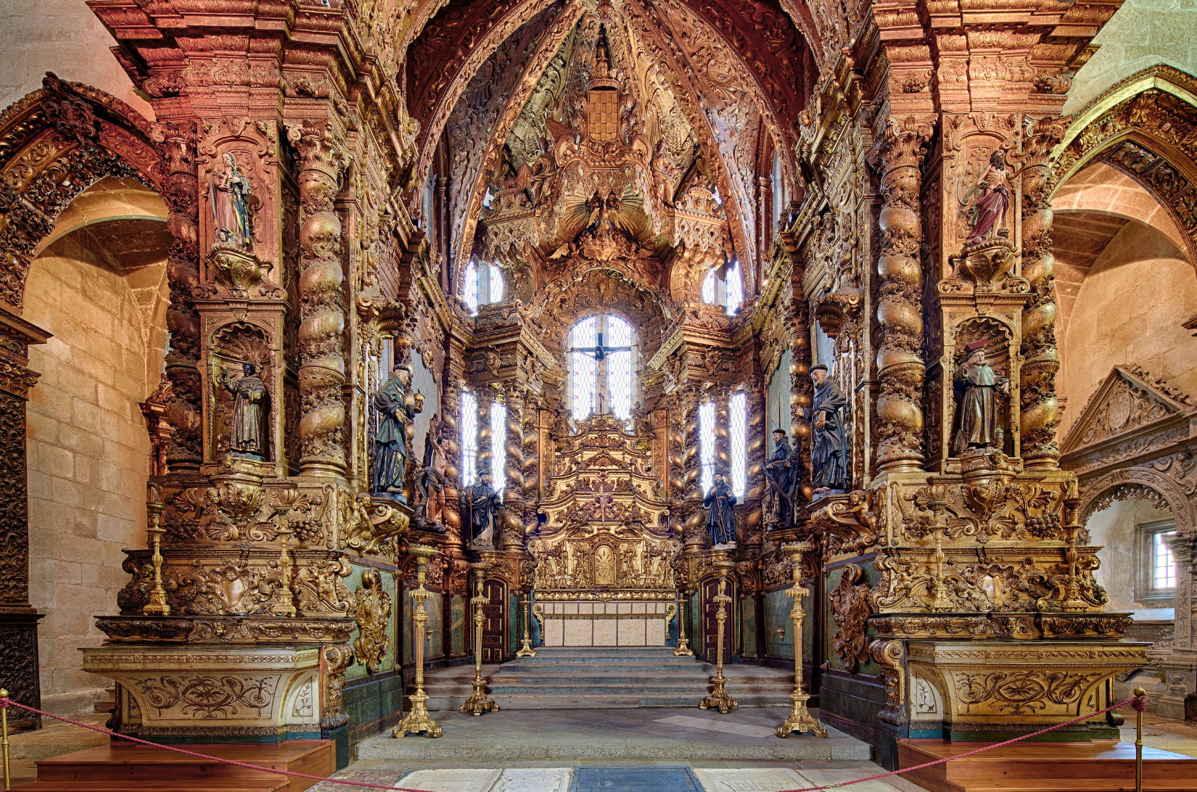 https://mdw-travel-data-us-east-1.s3.amazonaws.com/img/country/Portugal/Igreja-de-Sao-Francisco/img_01.jpg