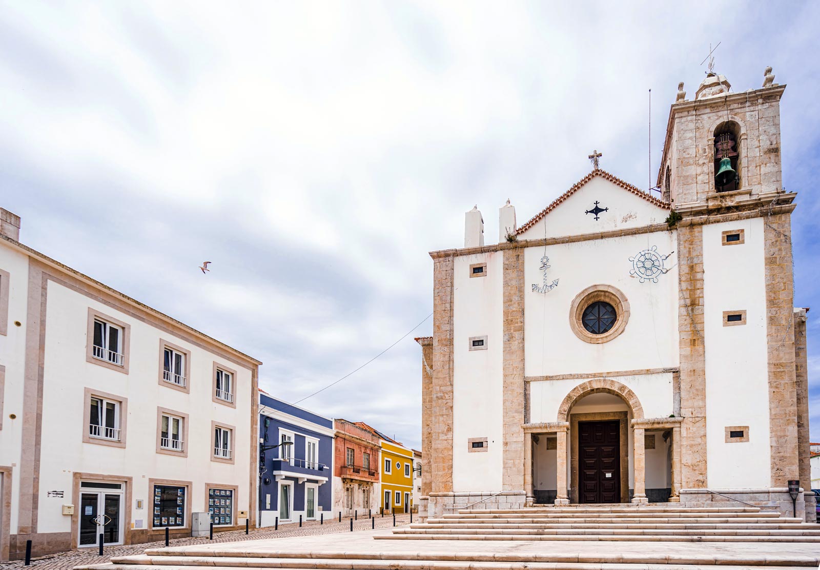 https://mdw-travel-data-us-east-1.s3.amazonaws.com/img/country/Portugal/Igreja-de-Sao-Pedro/img_01.jpg