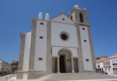 https://mdw-travel-data-us-east-1.s3.amazonaws.com/img/country/Portugal/Igreja-de-Sao-Pedro/img_02.jpg