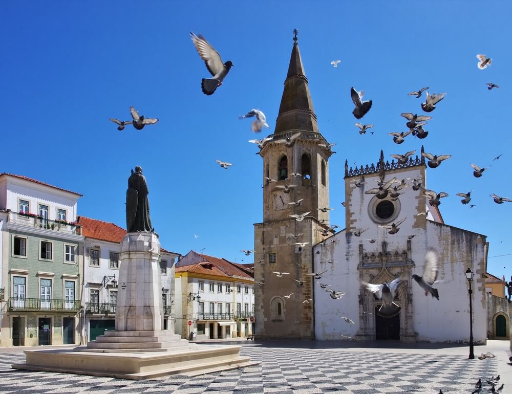 https://mdw-travel-data-us-east-1.s3.amazonaws.com/img/country/Portugal/Igreja-do-Sao-Gregorio/img_03.jpg