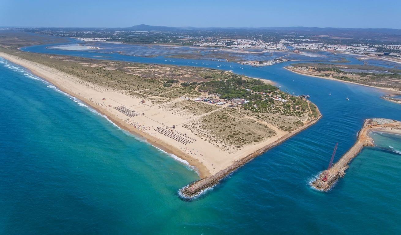 https://mdw-travel-data-us-east-1.s3.amazonaws.com/img/country/Portugal/Ilha-de-Tavira/img_01.jpg