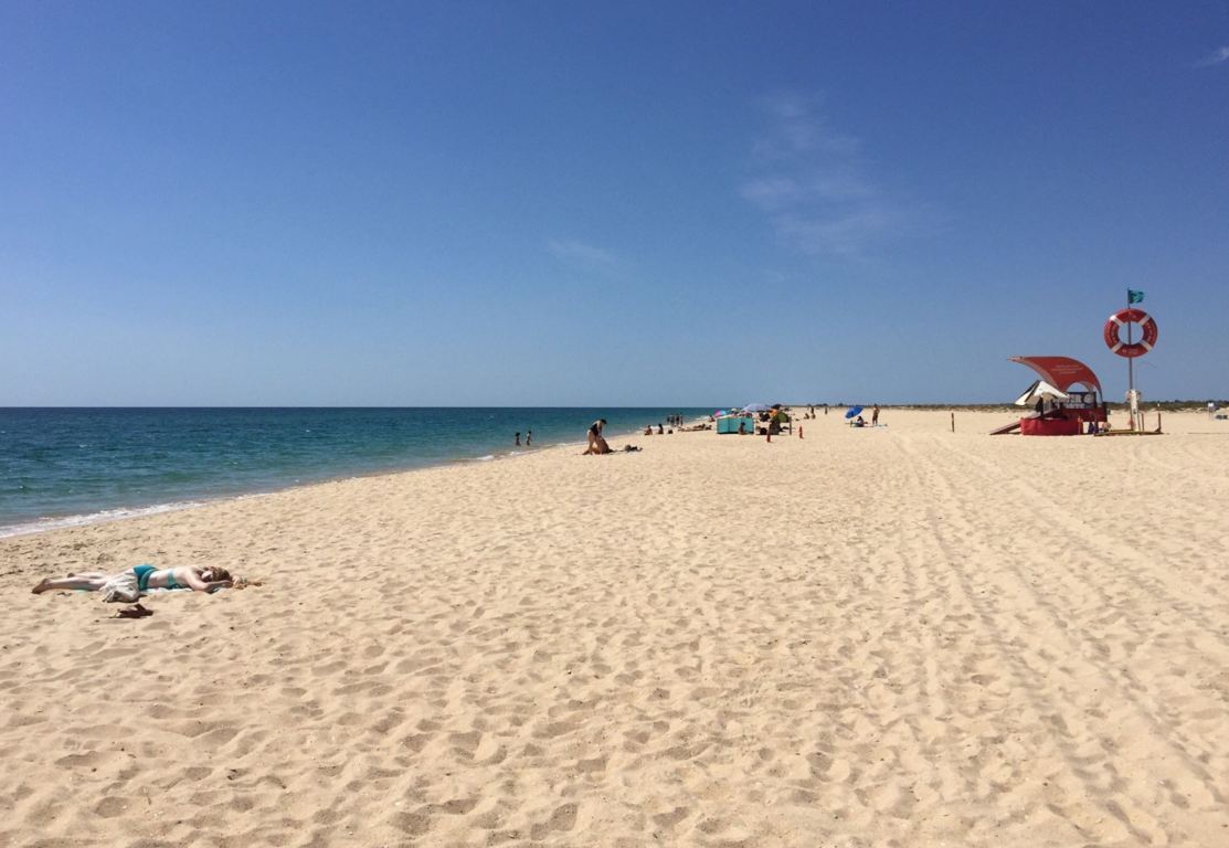 https://mdw-travel-data-us-east-1.s3.amazonaws.com/img/country/Portugal/Ilha-de-Tavira/img_03.jpg