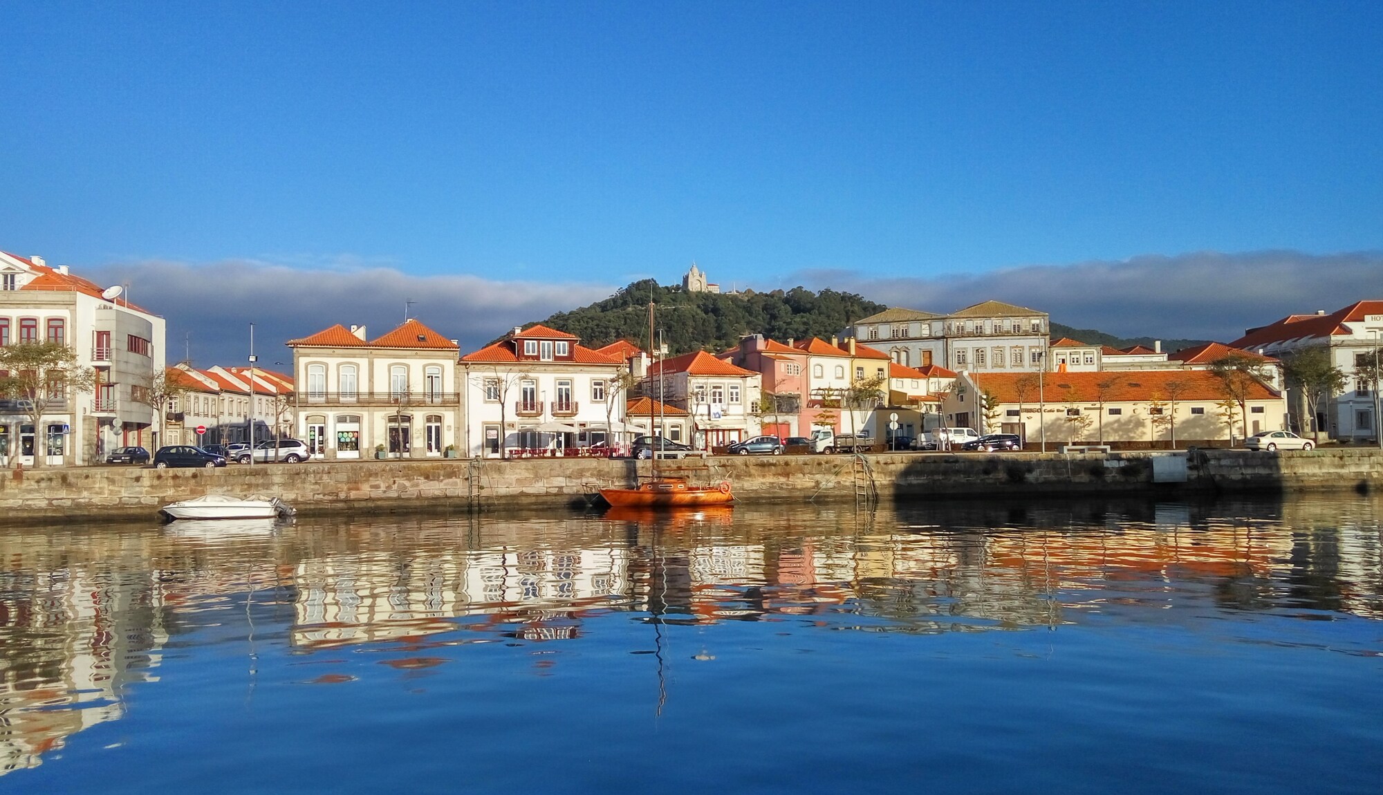 https://mdw-travel-data-us-east-1.s3.amazonaws.com/img/country/Portugal/Jardim-Publico-de-Viana-do-Castelo/img_03.jpg