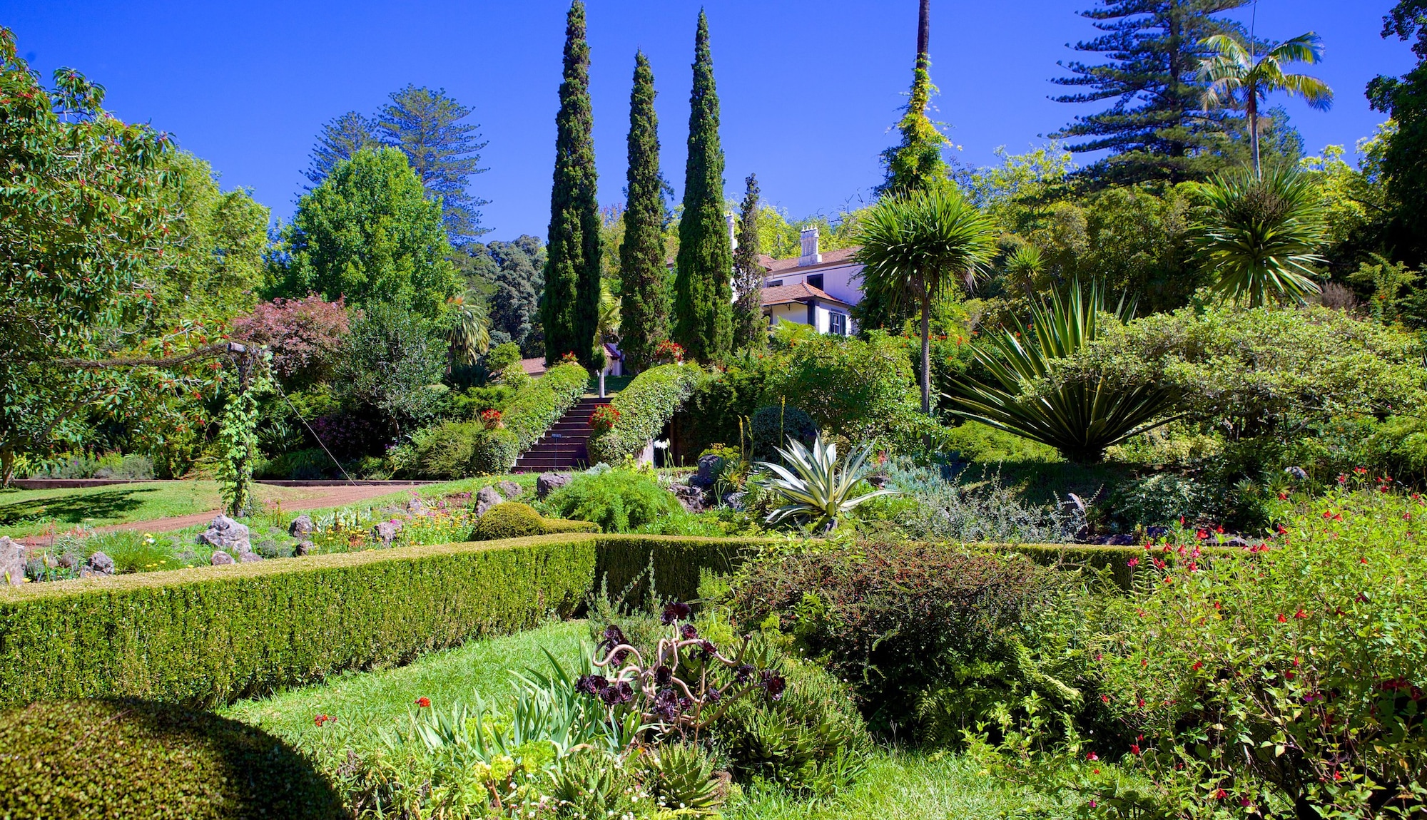 https://mdw-travel-data-us-east-1.s3.amazonaws.com/img/country/Portugal/Jardins-do-Palheiro/img_01.jpg