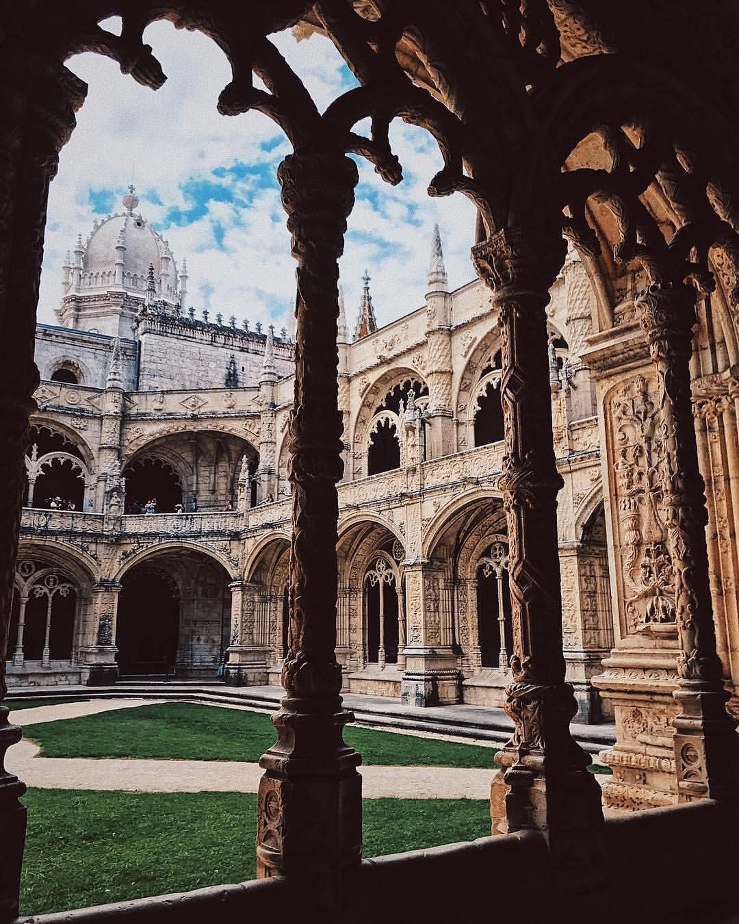https://mdw-travel-data-us-east-1.s3.amazonaws.com/img/country/Portugal/Jeronimos-Monastery/img_00.jpg