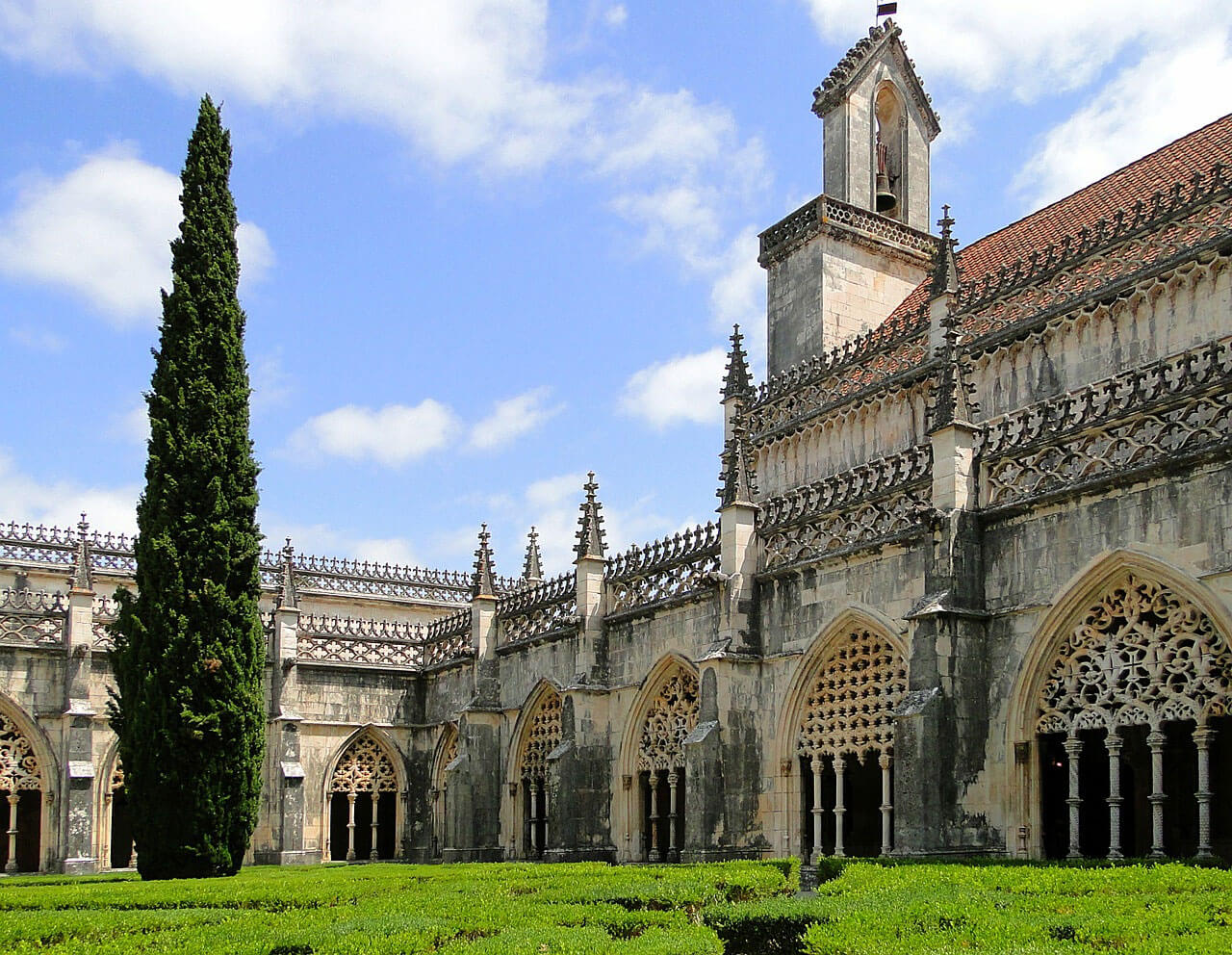 https://mdw-travel-data-us-east-1.s3.amazonaws.com/img/country/Portugal/Jeronimos-Monastery/img_01.jpg