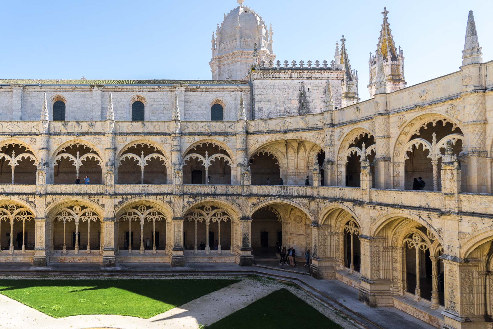 https://mdw-travel-data-us-east-1.s3.amazonaws.com/img/country/Portugal/Jeronimos-Monastery/img_02.jpg