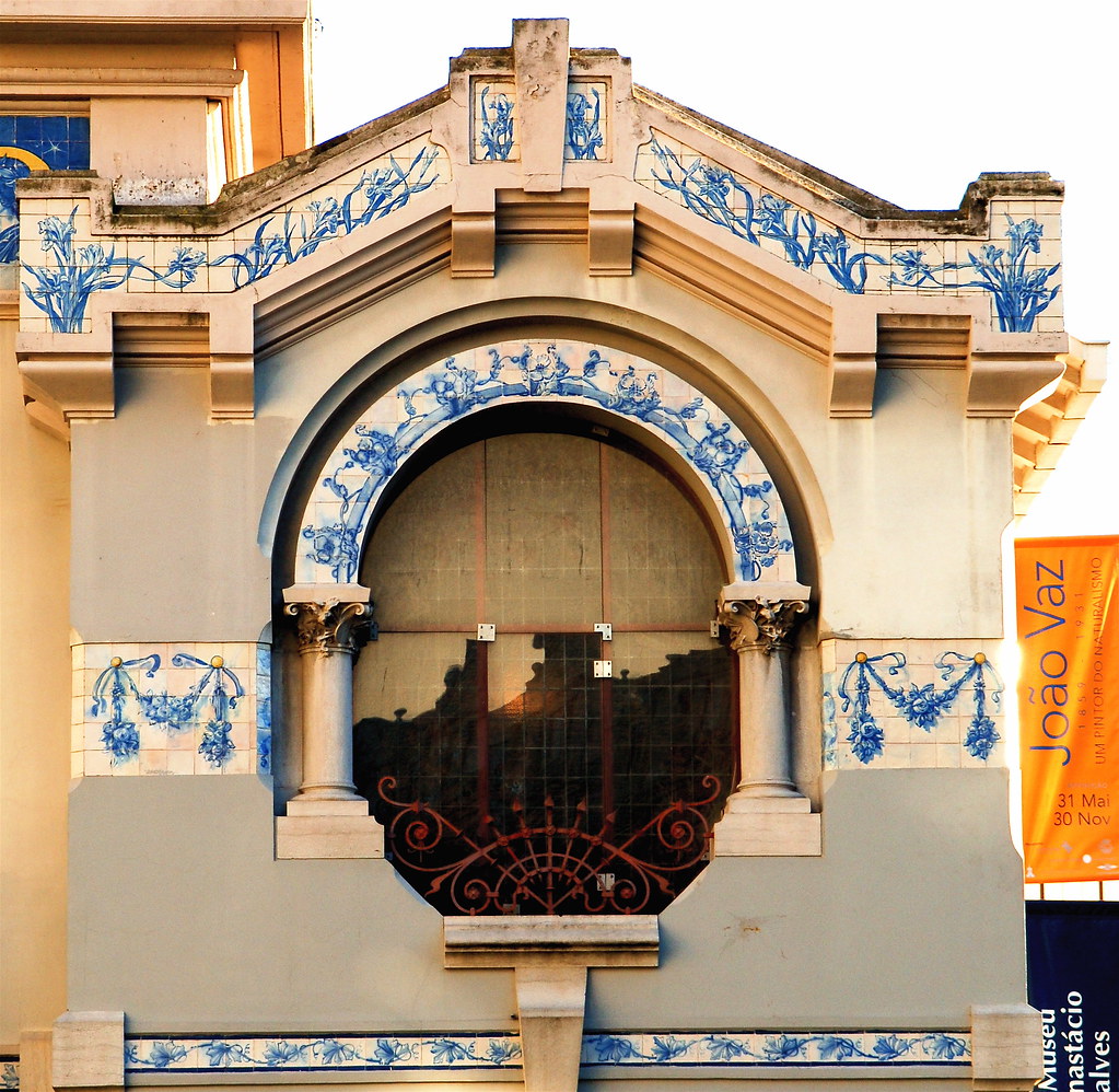 https://mdw-travel-data-us-east-1.s3.amazonaws.com/img/country/Portugal/Jose-Malhoas-House-Museum/img_00.jpg